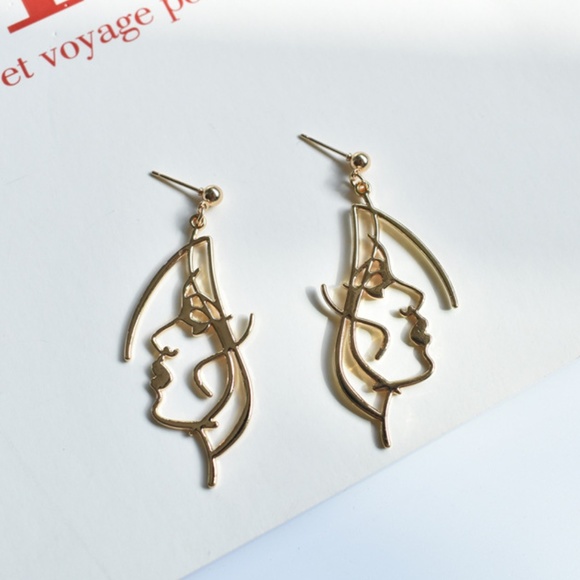 Unique Design//Minimalist Face Beauty Drop Earring - Picture 2 of 5